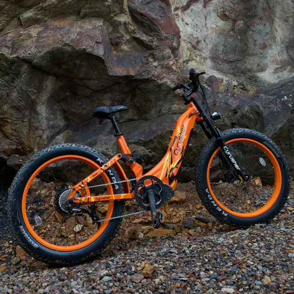 Vélo électrique à cadre ouvert orange