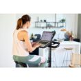 Vélo d'appartement 520 auto alimenté et connecté aux applications de coaching