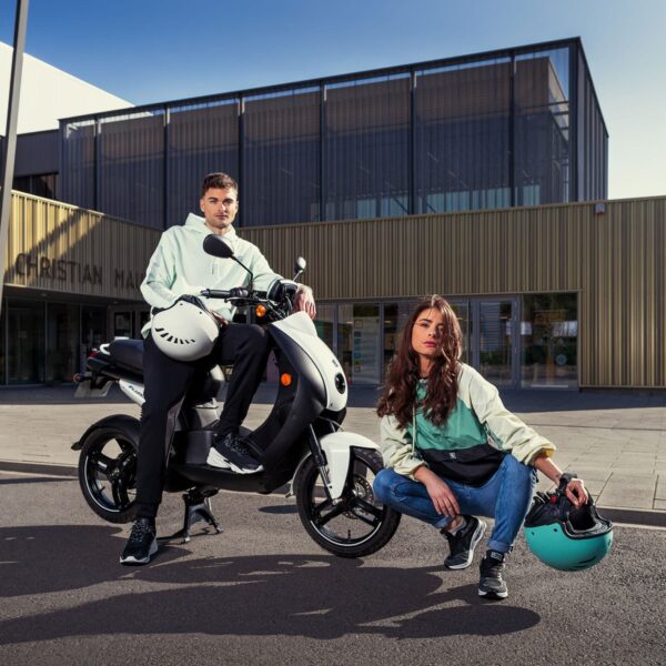 peugeot-e-ludix-lifestyle-couple